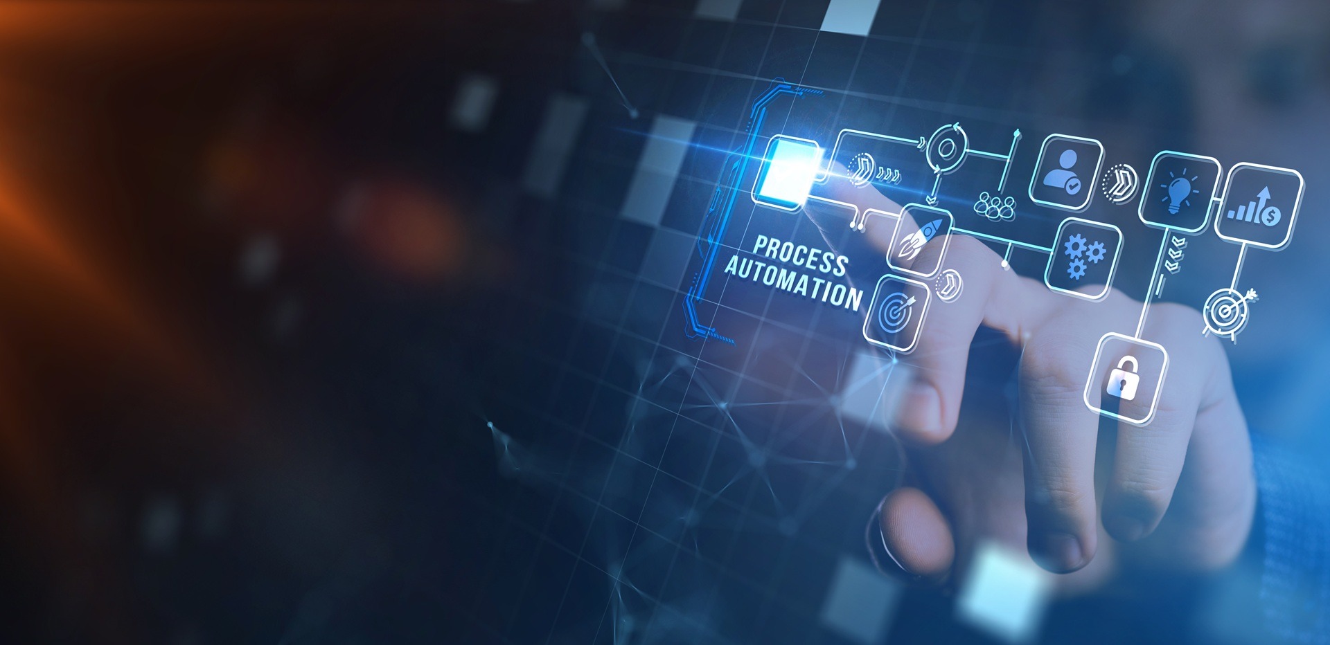 Finger tippt auf Prozessautomatisierung Interface | Minikrane mieten